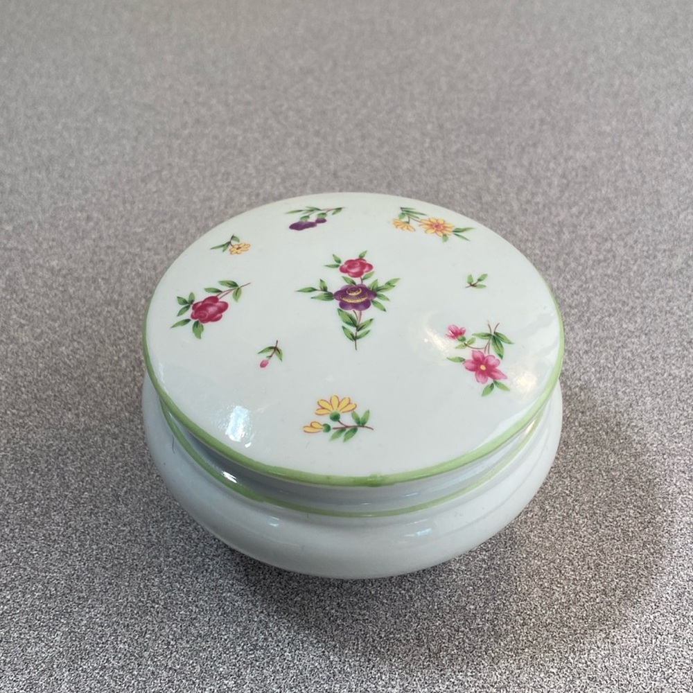 Porcelain trinket dish.